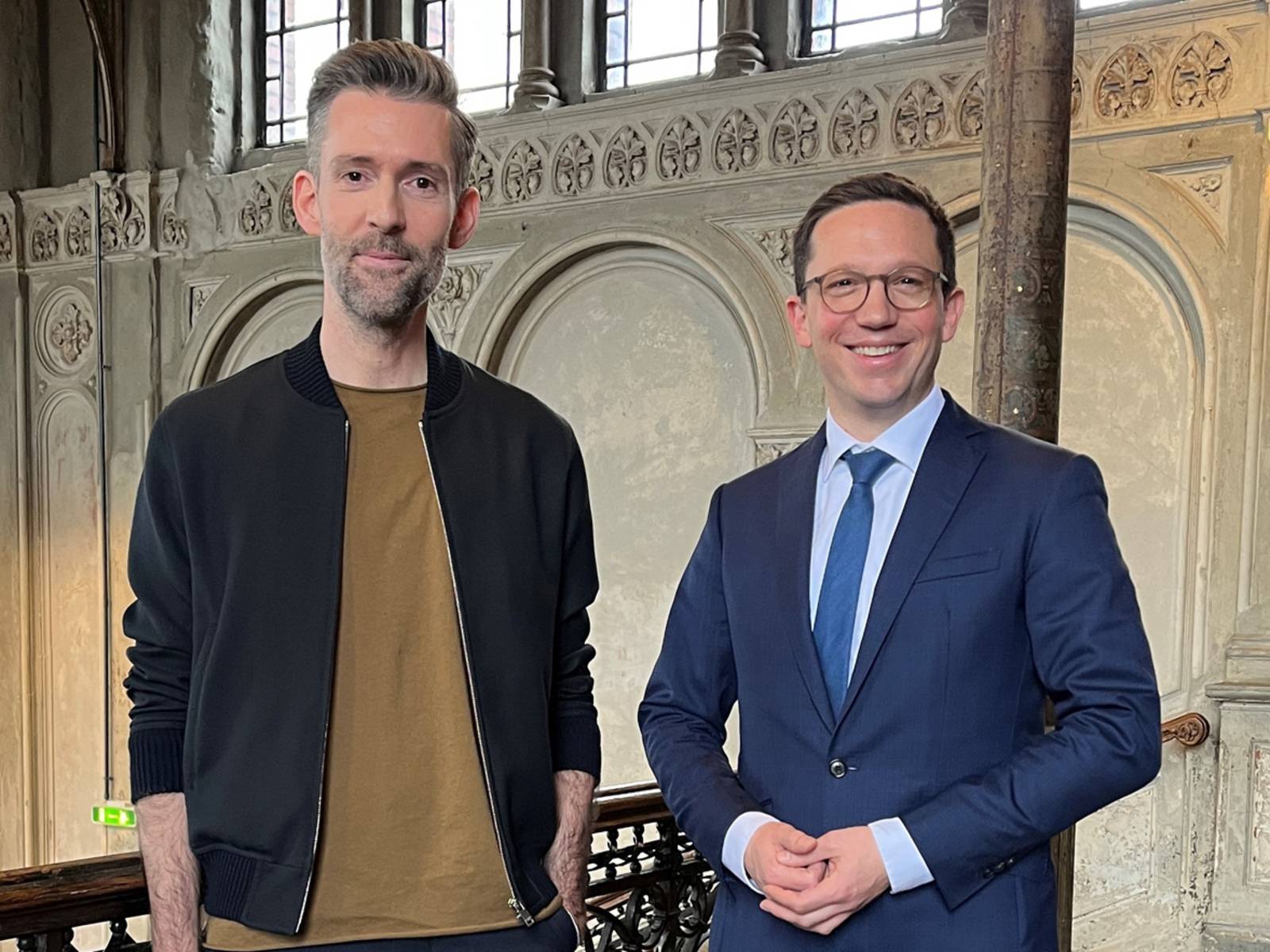 Vasco Boenisch und Minister Falko Mohrs.