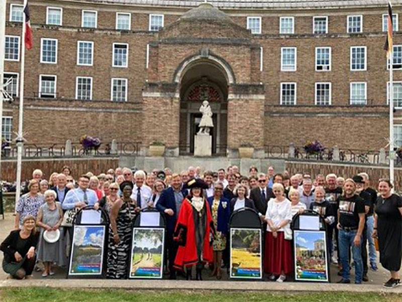 Hannoversche Delegation reist zur Jubiläumsfeier nach Bristol.