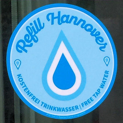 Runder Aufkleber mit der Aufschrift "Refill Hannover"